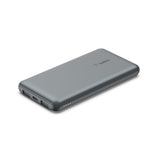 باور بانك بيلكين 10K، شحن معزز 15 واط، منفذ USB-C مزدوج 12 واط × 2، منفذ USB-A مزدوج، لون رمادي فضائي