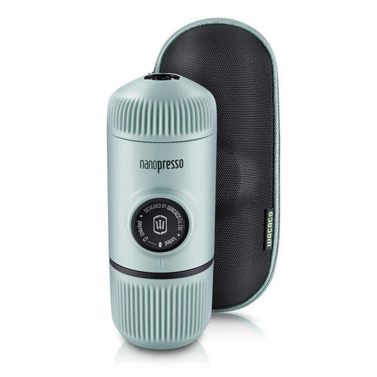 ماكينة صنع الإسبريسو المحمولة WACACO Elements Nanopresso مع حافظة واقية (تعمل يدويًا) - أزرق قطبي