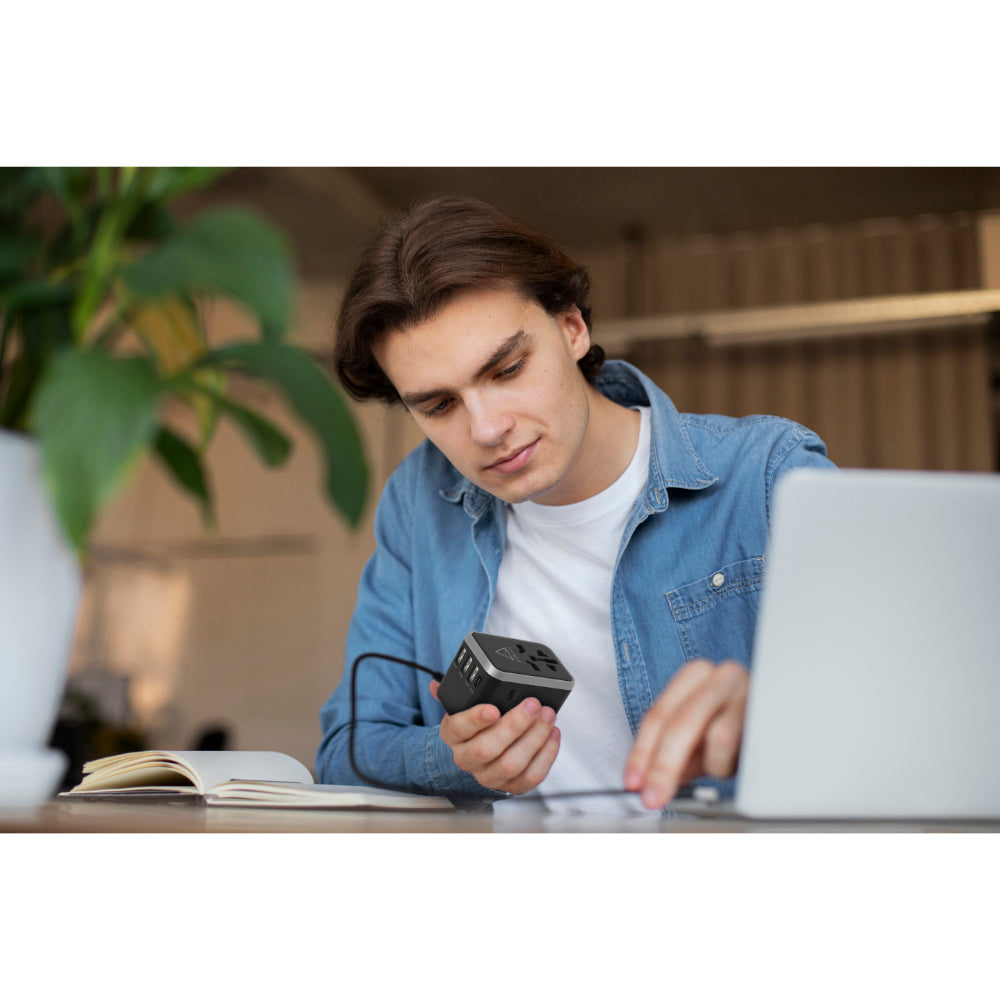 محول سفر عالمي من أدونيت 3C2A - شاحن جداري دولي بتقنية الشحن السريع 65 واط (3 منافذ USB-C + منفذان USB-A) - أسود