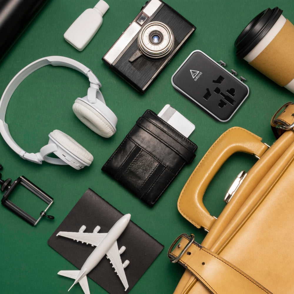 محول سفر عالمي من أدونيت 3C2A - شاحن جداري دولي بتقنية الشحن السريع 65 واط (3 منافذ USB-C + منفذان USB-A) - أسود