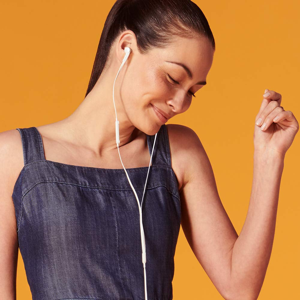 Belkin SoundForm Headphones - Wired In-Ear Earphones With Microphone - Wired Earbuds For iPad Mini, Galaxy & More With USB-C Connector (USB-C Headphones) (White)