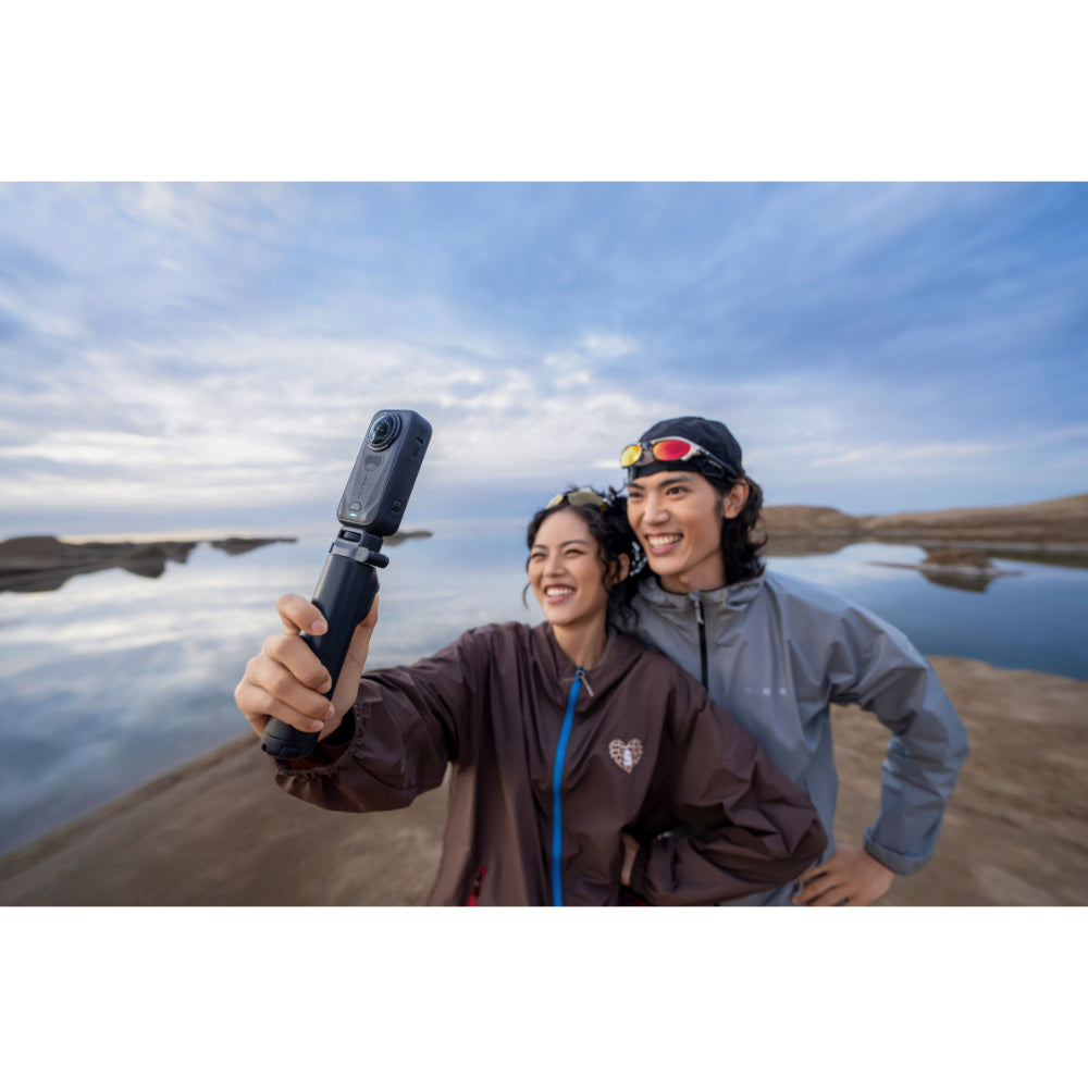INSTA360 X6 360 Camera Standard Bundle| 8K Camera + Pouch + Cable + Lens Cloth, Dual 1" Sensors + Triple AI Chips, 140 mins @8K30fps Battery Life, Replaceable Lens, 20m WaterProofing - Arctic White