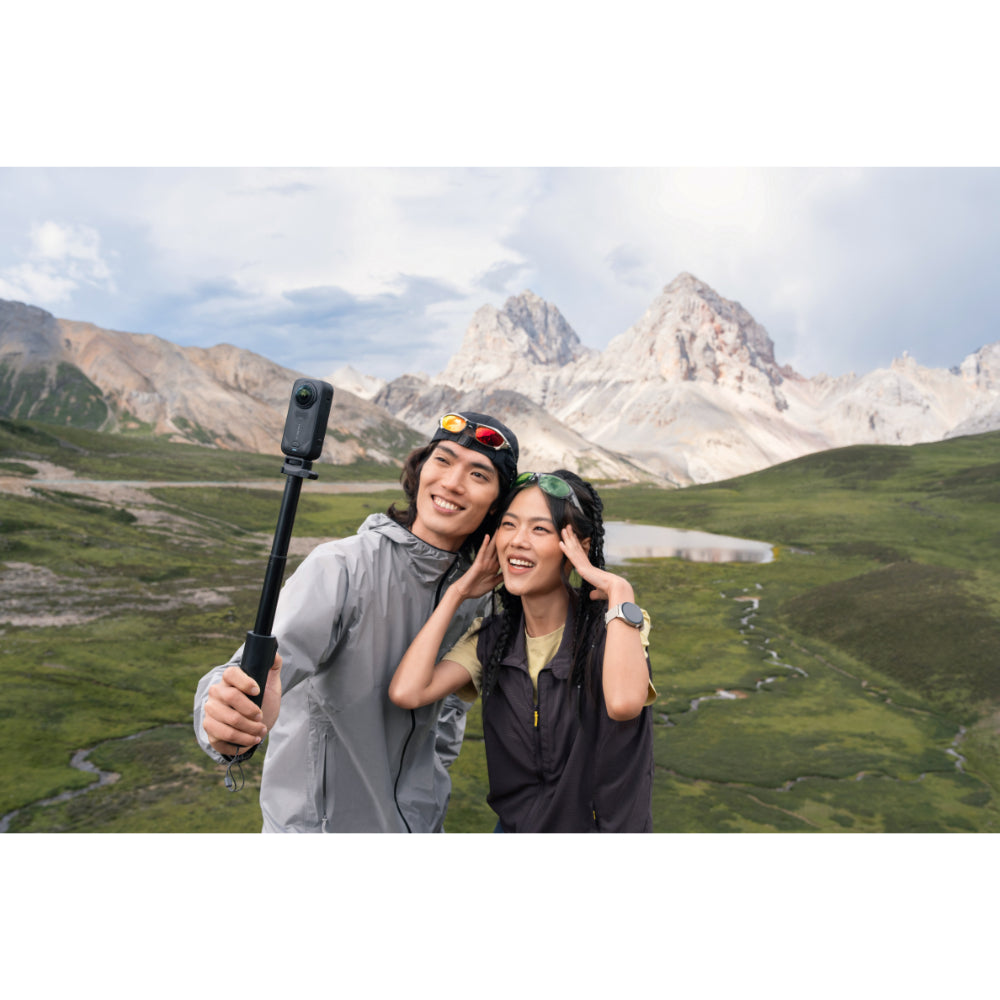 INSTA360 X6 360 Camera Standard Bundle| 8K Camera + Pouch + Cable + Lens Cloth, Dual 1" Sensors + Triple AI Chips, 140 mins @8K30fps Battery Life, Replaceable Lens, 20m WaterProofing - Arctic White