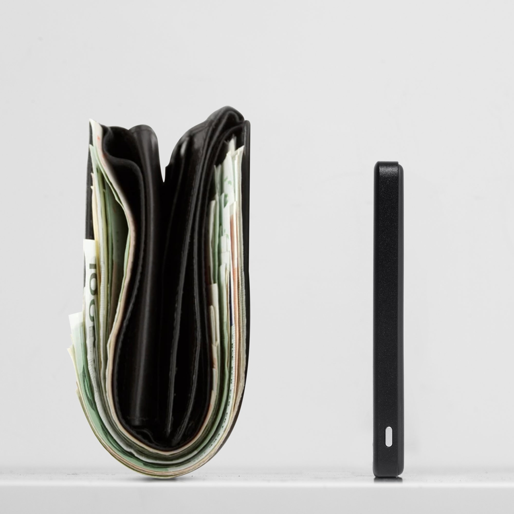 Native Union Active Power Bank 5000mAh| Slim Magnetic Power Bank, Fast 15W Qi2 Wireless Charging, Aluminum-Finish, for Apple iPhone 16/15/14/13/12 Pro/Pro Max/Plus MagSafe Compatible - Black