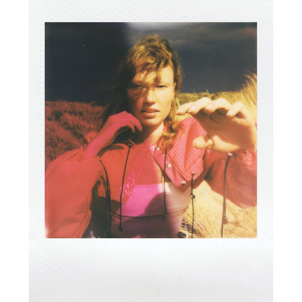 مجموعة كاميرا بولارويد جو الفورية من الجيل الثاني للمبتدئين مع عبوة مزدوجة من أفلام الألوان | أصغر كاميرا تناظرية صغيرة في العالم | مرآة سيلفي مدمجة، مؤقت ذاتي، وضع التعريض المزدوج | قابلة لإعادة الشحن عبر منفذ USB-C - أبيض