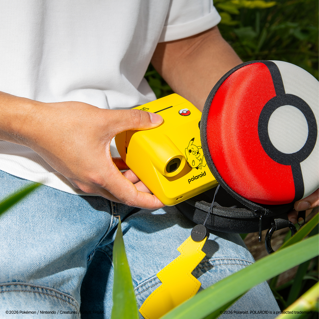 Polaroid Go Camera Case Pokémon Edition |Protective Carry Case for Polaroid Go Cameras, Polyester Fiber, Zinc Alloy, 151 x 80mm, Secure Travel Storage, Poké Ball Design