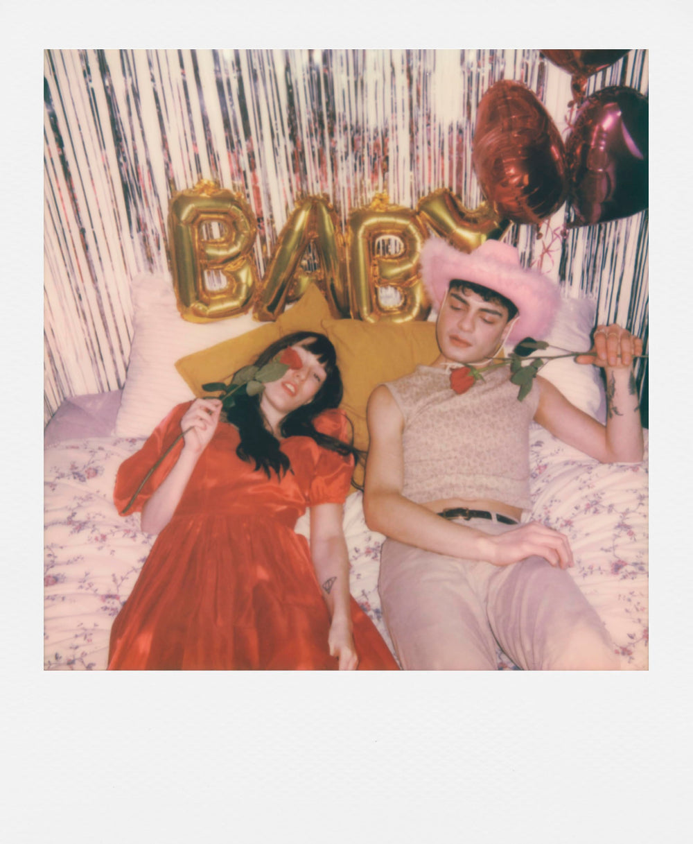 كاميرا بولارويد ناو الفورية من الجيل الثالث | كاميرا فورية تناظرية كلاسيكية مع ضبط تلقائي للصورة ثنائي العدسة مُحسّن لصور أكثر وضوحًا | مؤقت ذاتي، تعريض مزدوج | قابلة لإعادة الشحن عبر منفذ USB-C | متوافقة مع أفلام i-Type و 600 - أصفر