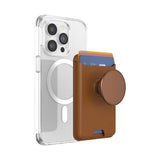 محفظة PopSockets الجلدية MagSafe PopWallet+ | محفظة جلدية لحمل البطاقات + مقبض + حامل، تتسع لـ 3 بطاقات، مغناطيس قوي، لأجهزة iPhone 15/14/13/12، تتضمن حلقة محول للهواتف والأغطية غير المتوافقة مع MagSafe - لون كونياك