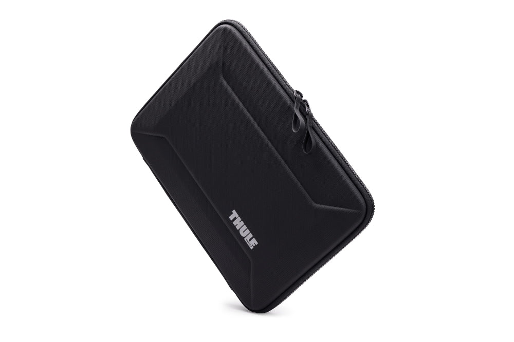 Thule Gauntlet Laptop Sleeve for MacBook Pro 16"/Air 15"| Protective Laptop Sleeve for 16/15-inch MacBook and Compatible Laptops, Rigid Protection, Clamshell Design, Black