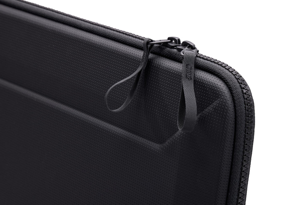 Thule Gauntlet Laptop Sleeve for MacBook Pro 16"/Air 15"| Protective Laptop Sleeve for 16/15-inch MacBook and Compatible Laptops, Rigid Protection, Clamshell Design, Black