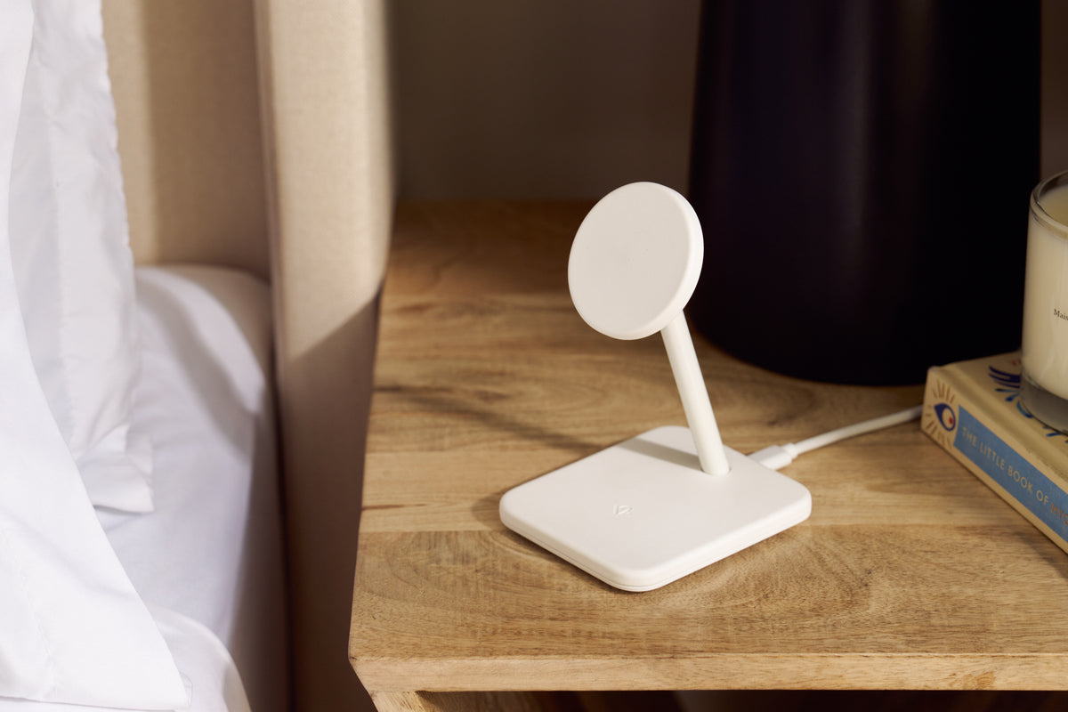 TWELVE SOUTH HiRise 2 Deluxe 2-IN-1 Wireless Charger Stand Qi2 Compact Desk Charger - White