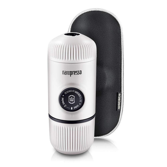 ماكينة صنع الإسبريسو المحمولة WACACO Elements Nanopresso مع حافظة واقية (تعمل يدويًا) - أبيض بارد