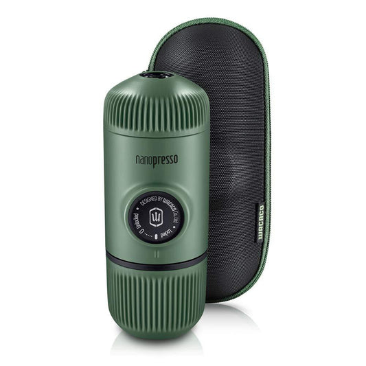 ماكينة صنع الإسبريسو المحمولة WACACO Elements Nanopresso مع حافظة واقية (تعمل يدويًا) - أخضر طحلبي