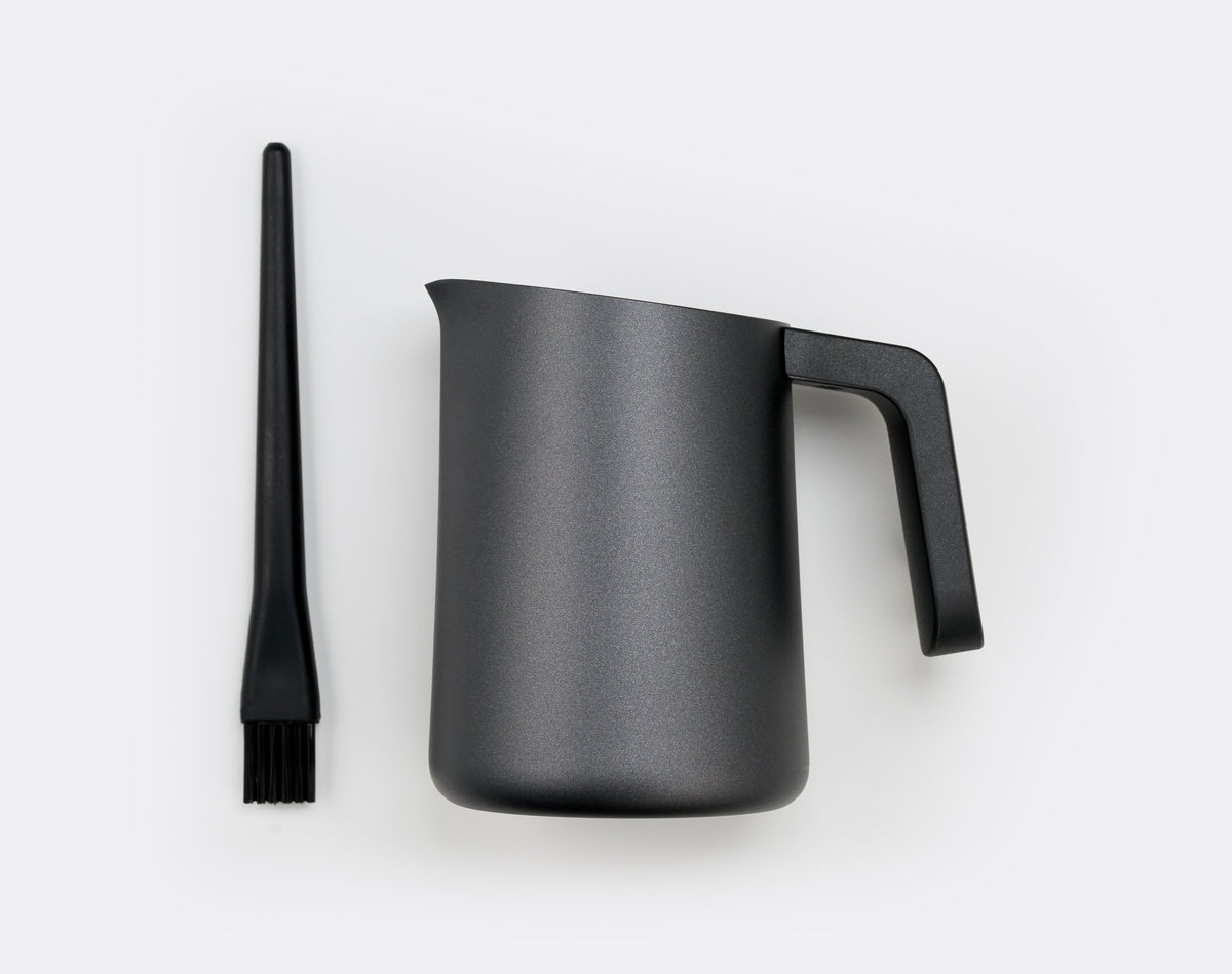 SUBMINIMAL Milk Jug FlowTip with Cleaning Brush - 450ml /15oz Capacity - Black
